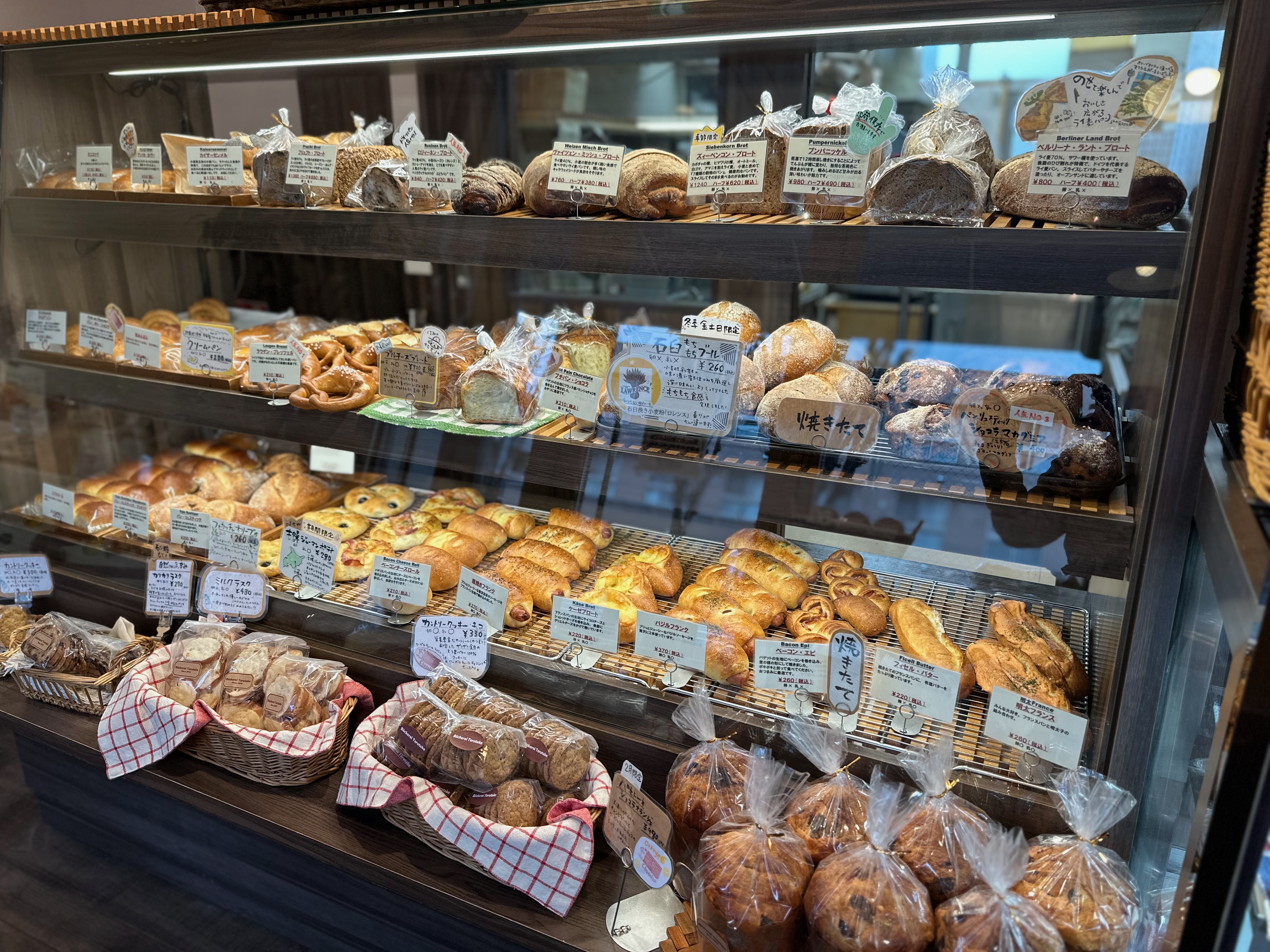 Bäckerei Terutake のショーケース — ふじみ野 ドイツパン専門店（ベッカライテルタケ / Baeckerei Terutake）
