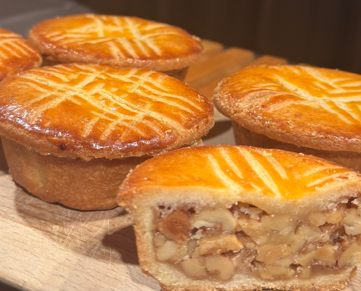 エンガディナー ヌストルテ — Bäckerei Terutake(ベッカライテルタケ)
