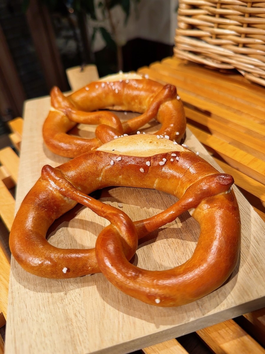 ラウゲン・ブレッツェル — Bäckerei Terutake(ベッカライテルタケ)